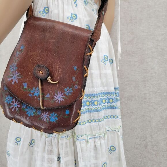 Vintage Hand Tooled & Painted Flowers Leather Hippie Woodstock Purse 70s - Picture 2 of 16